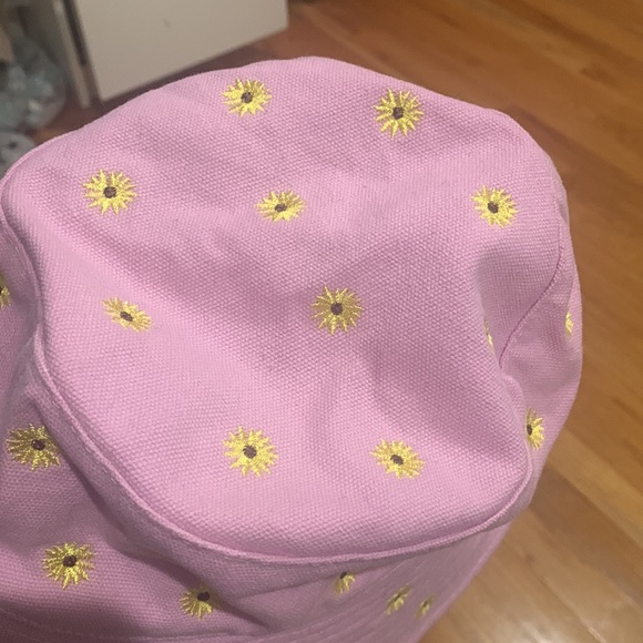UO• pink embroidered bucket hat sun hat - Picture 6 of 8